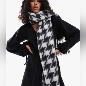 ASOS Stylish Dark and Light Grey Houndstooth Scarf with Fringes